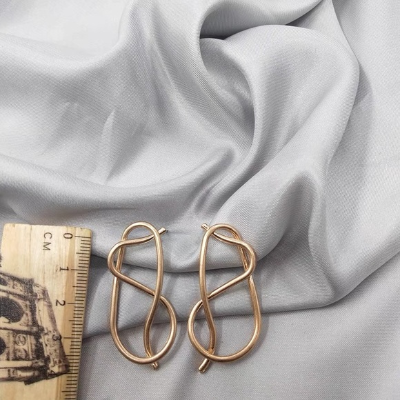 Two brand new earrings - Picture 3 of 4